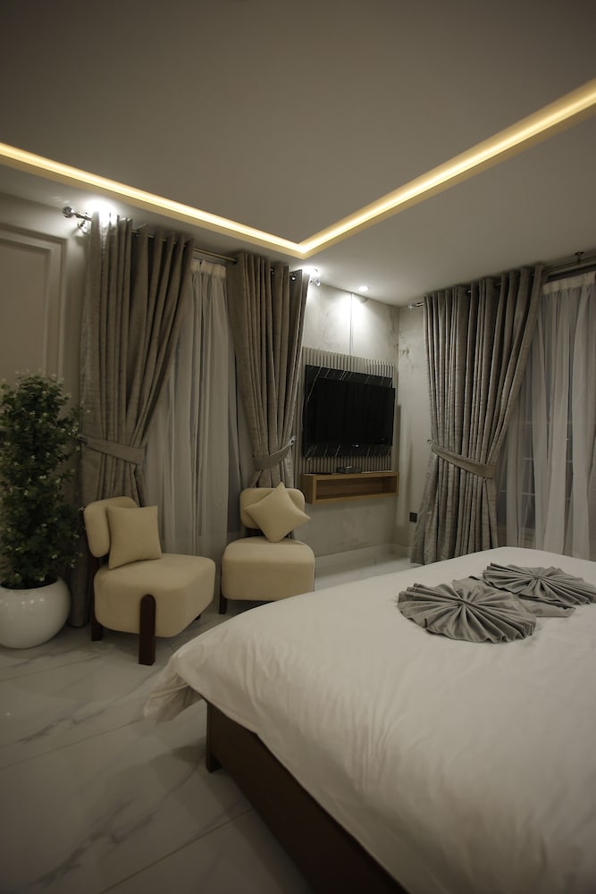 ZAR Luxury Suites Murree
