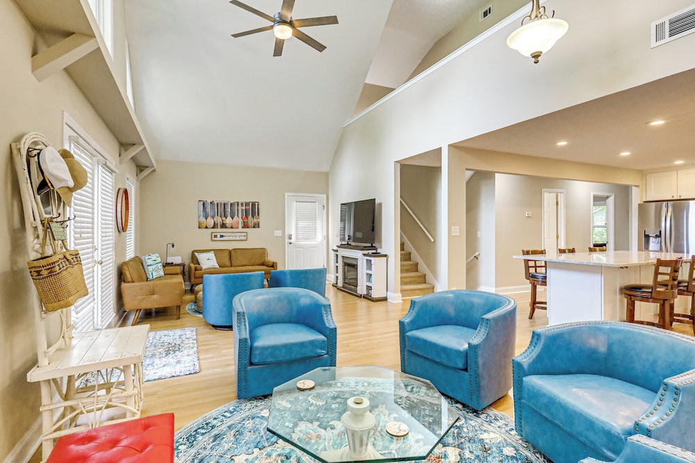 Remote Escape: Lake Home w/ Dock in Sparta!