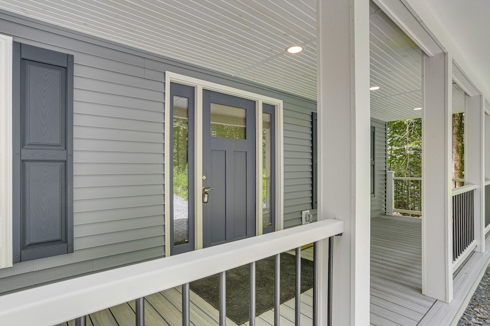 Boat, Fish & Unwind: Waterfront Gem in Pocono Mtns