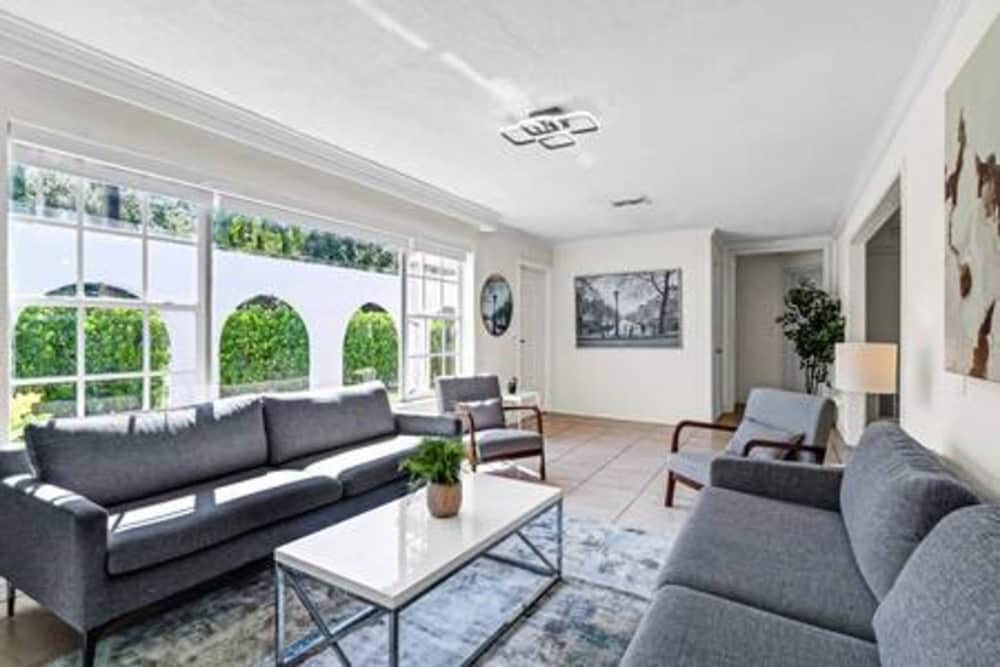2710 Heated Pool 7 Beds 5 Baths Sleep 15 Park 4 Car