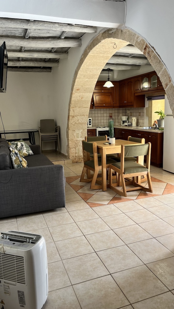 Skandalis Traditional Suites