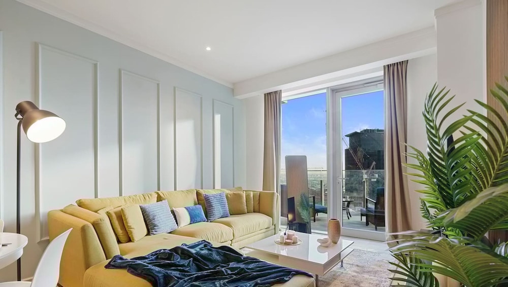 High Floor Lux 2BR nr Top Golf Dubai Marina JLT