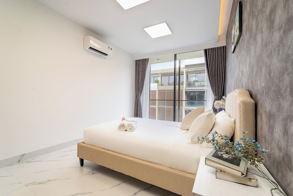 The Global City Luxury Soho Villa