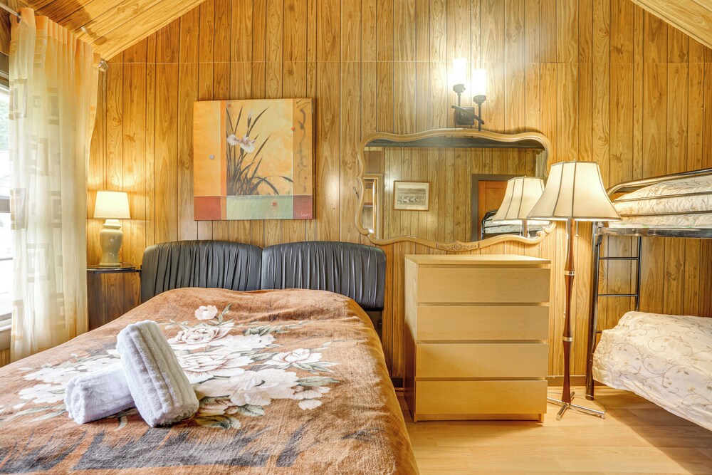 Communal Pool & Playground: Mongaup Valley Cabin!