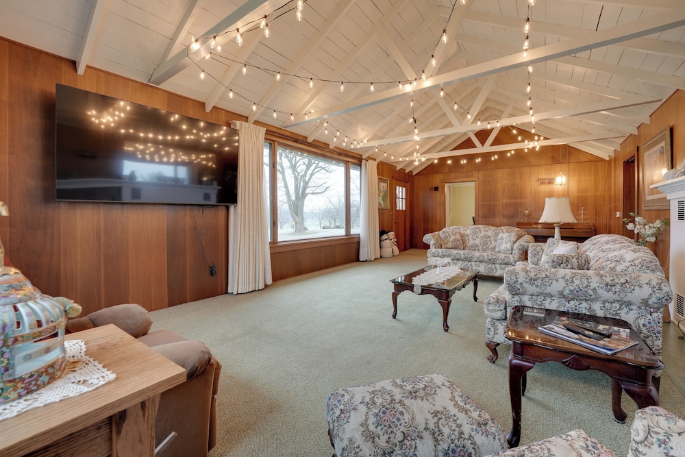 Coldwater Vacations - Cozy Hillsdale Home  1 Mi to Baw Beese Lake! - Property Image 1