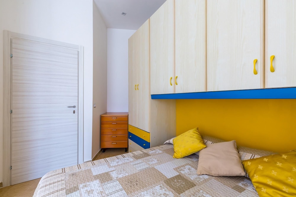 Emanuele III - 4 Bedroom Apartment