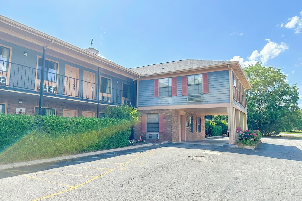 Louisville Inn By Oyo Louisville Municipal Airport