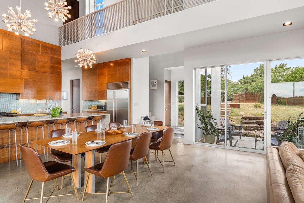 Luxury 7BR Hill Country Gem With Barndominium