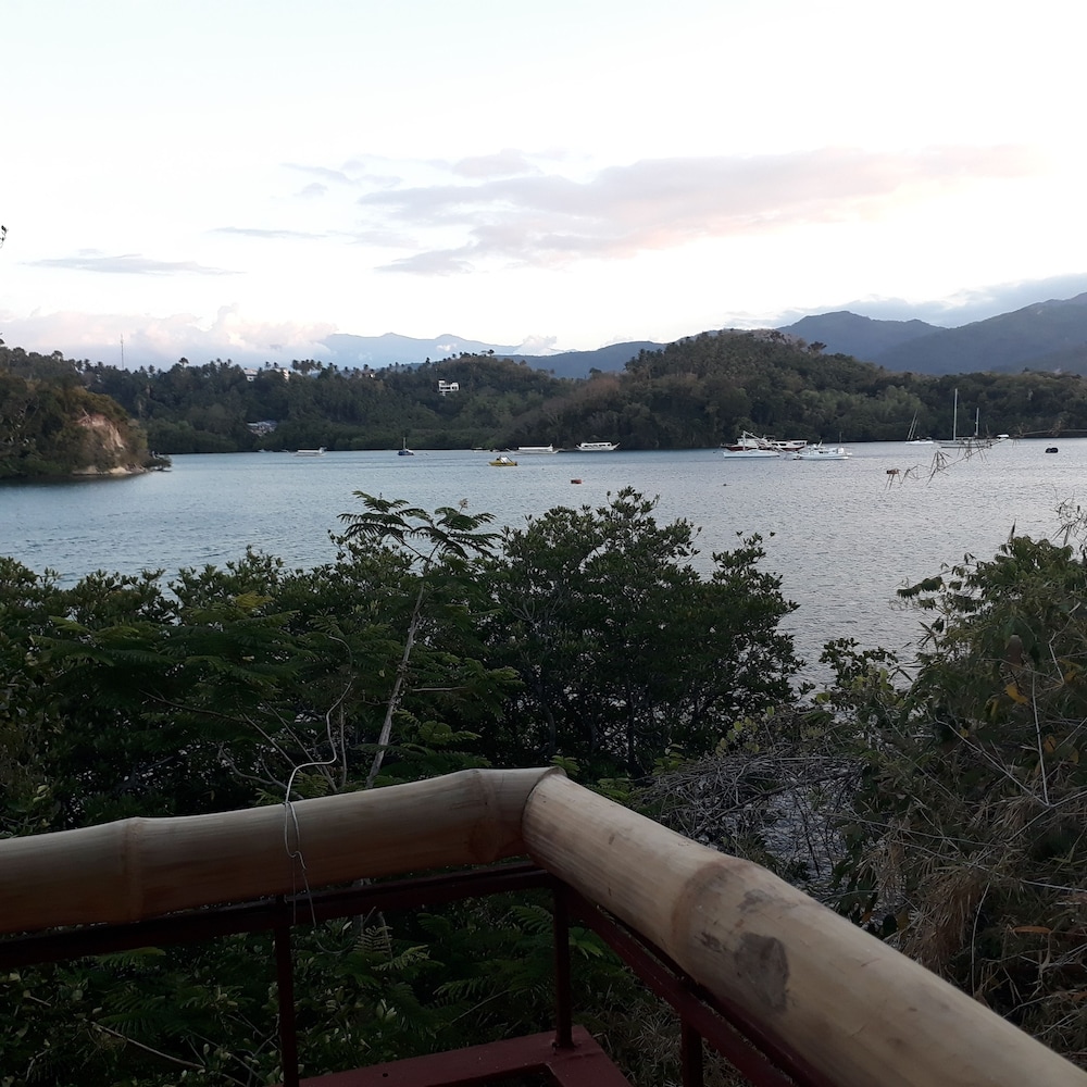 Bahay Isla Sanctuario