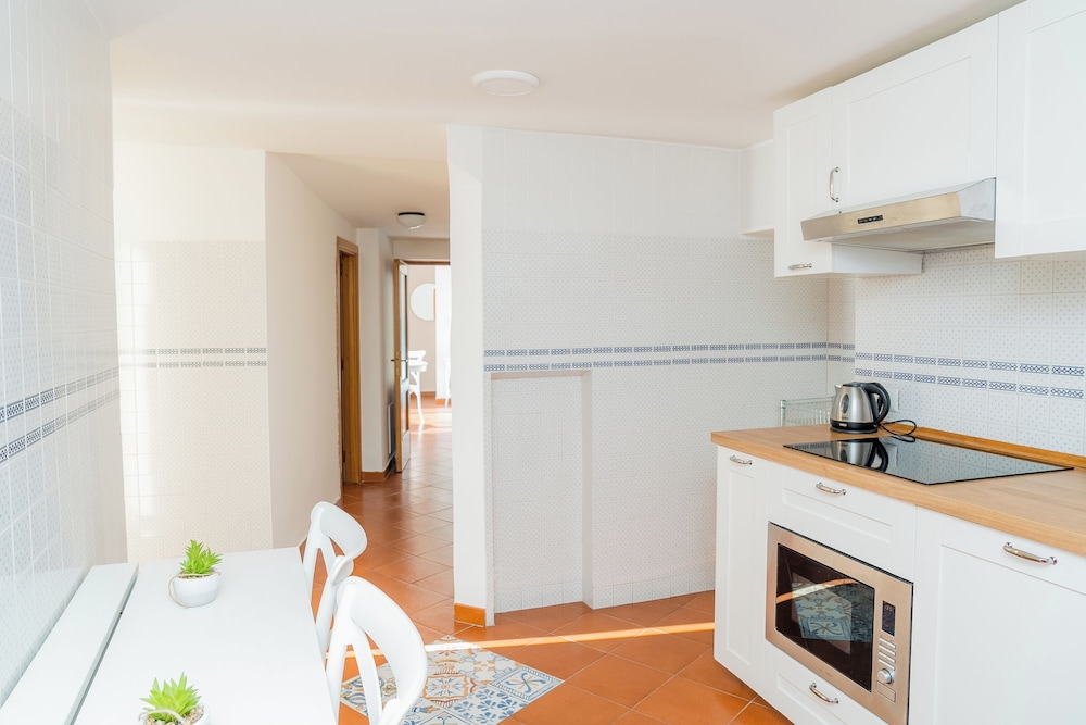 DIPINTO APARTMENTS