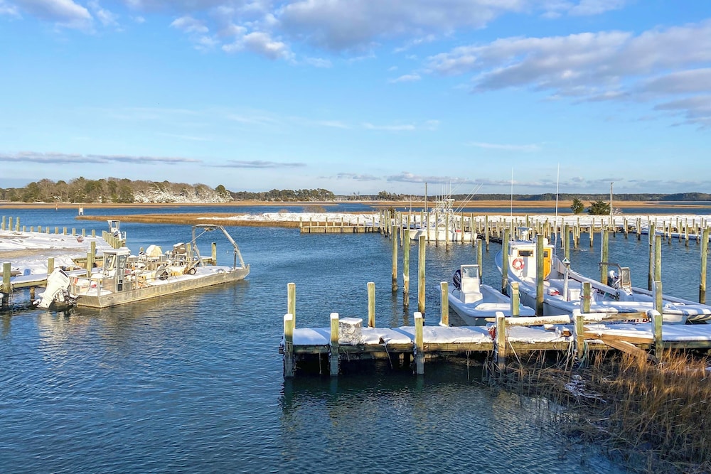 < 1 Mi to Boat Ramp: Coastal Virginia Hideaway