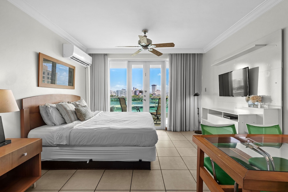Oceanfront Loft Historic San Juan Terrace