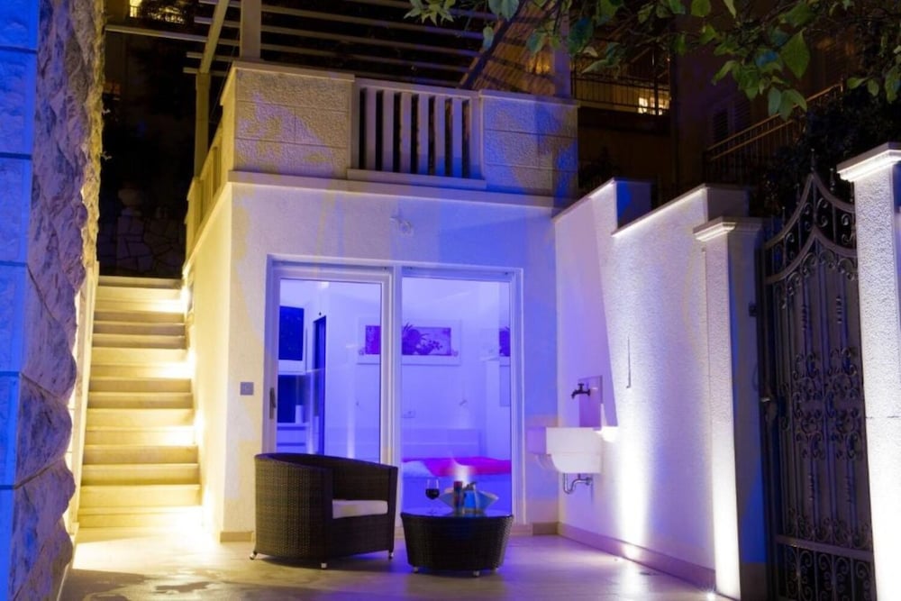 Franco - With sea View and Swimming Pool - H