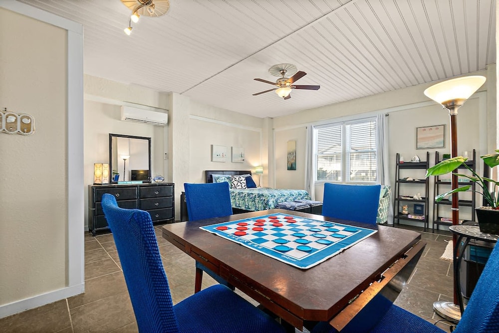 Perfect Beach House 2min Walk With Heated Pool and Hot Tub 4 bed 3 Bath With Pet Friendly