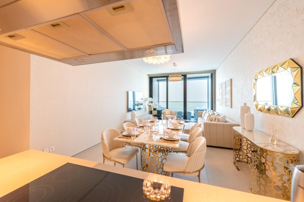 Gorgeous Apt wz Stunning Sea Views in Address JBR