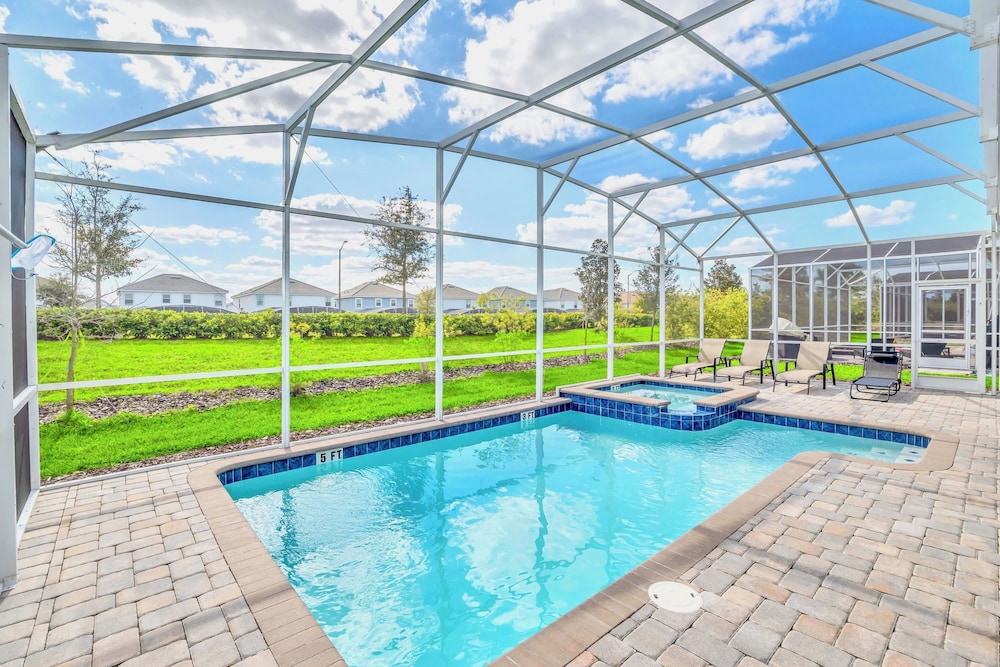 Upstay: Spacious Championsgate Home w Pool & Games