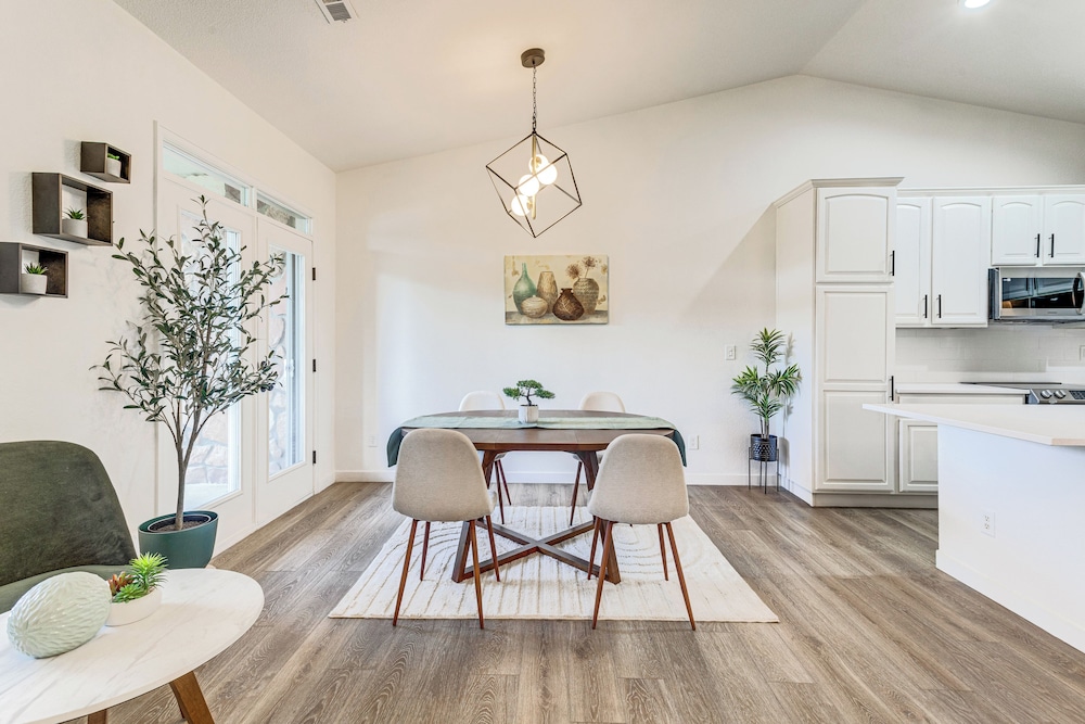 Seasonal Pool, Balcony: Quiet & Cozy Aurora Condo!