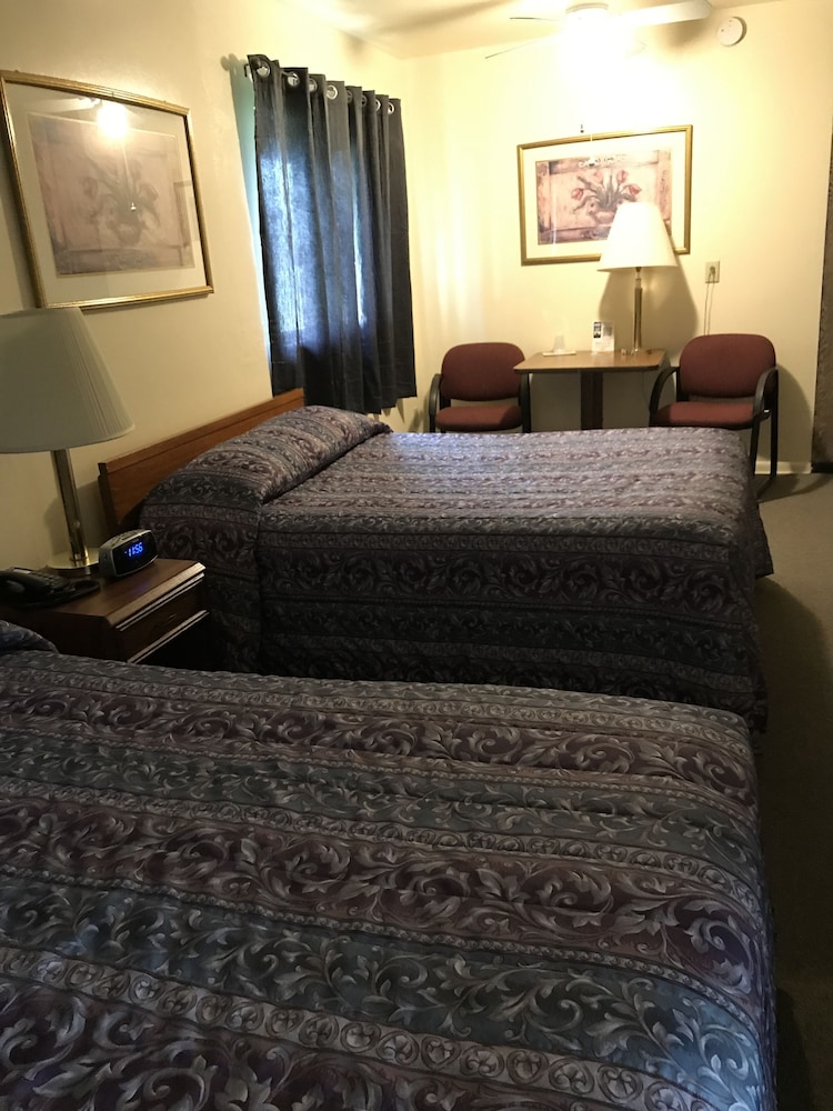 Voyageur Motel