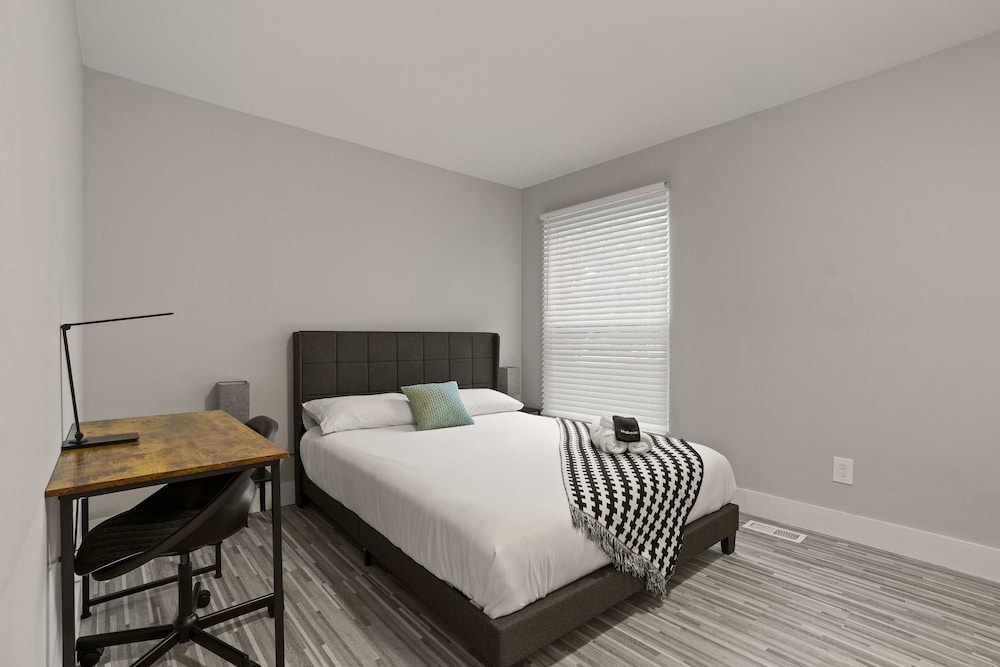 Spacious 2BR 1BA Haven - Perfect for Families