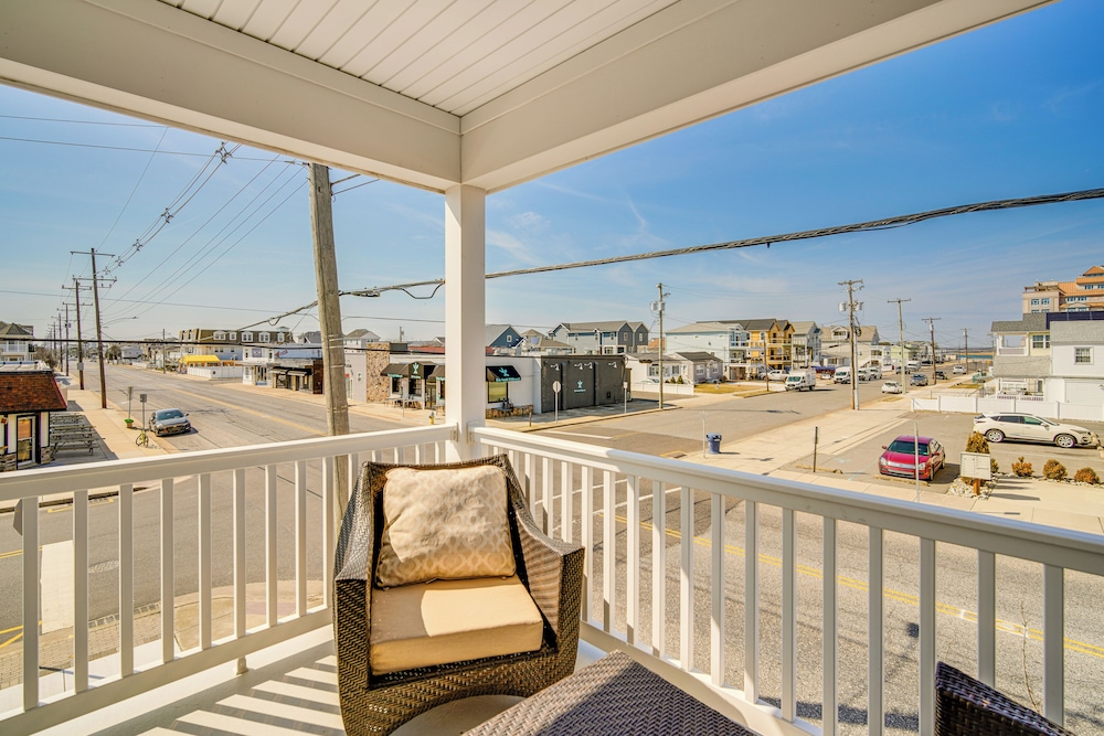 Walk to Beach: Spacious Condo in North Wildwood!