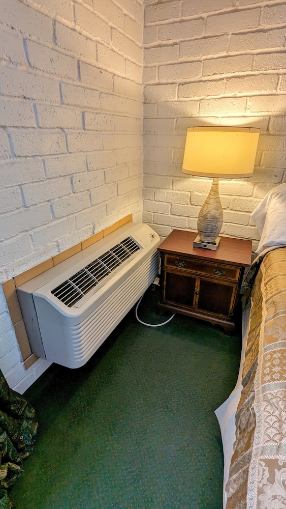 Edelweiss Inn And Suites
