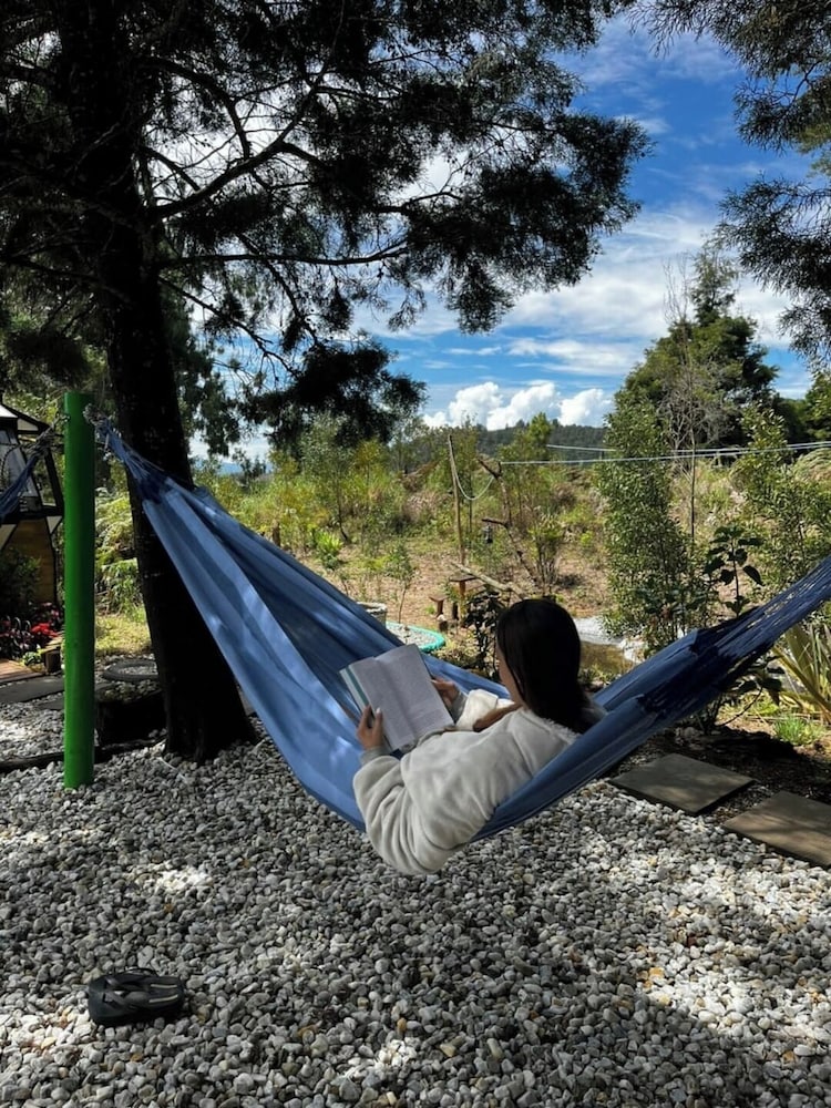 Lakeside Glamping With View, Fire Pit & Hammock