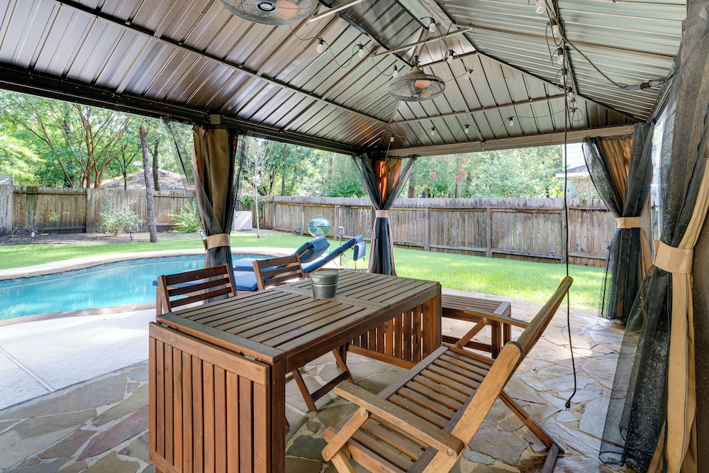 6 Mi to Northshore Park: Family Home w/ Pool!