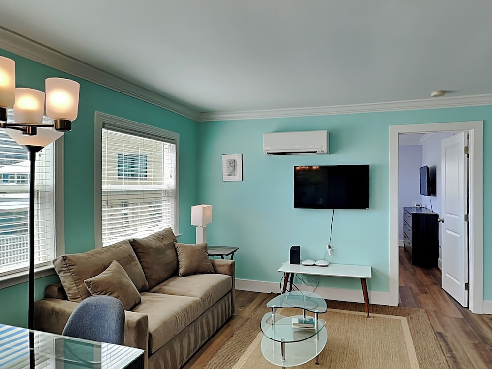 Noon Wave by Distinctive Beach Rentals