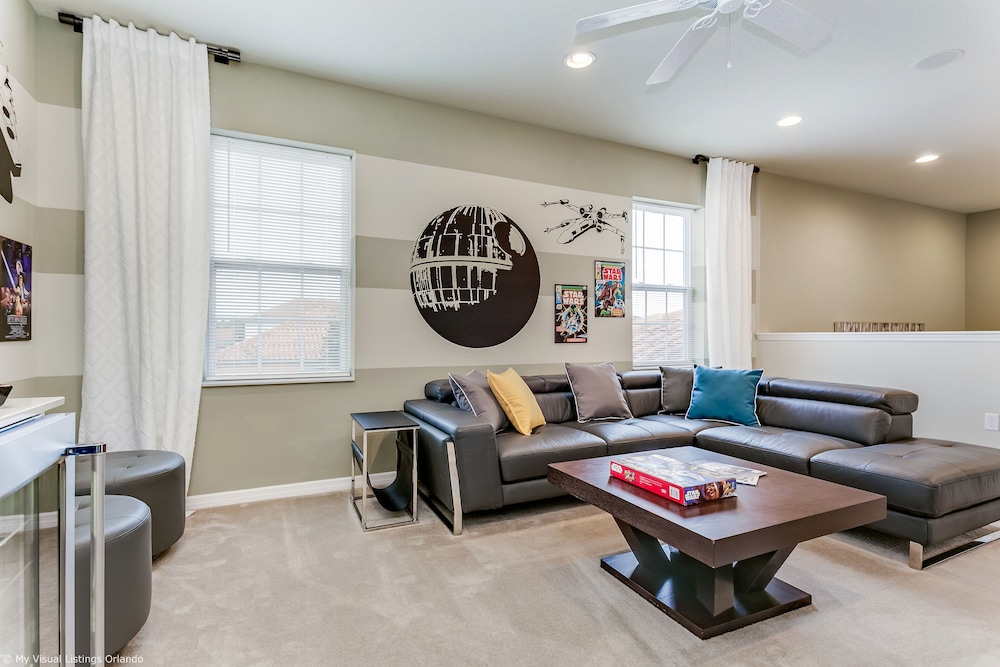 Spacious Home w/ Private Pool/spa! Sleeps 21