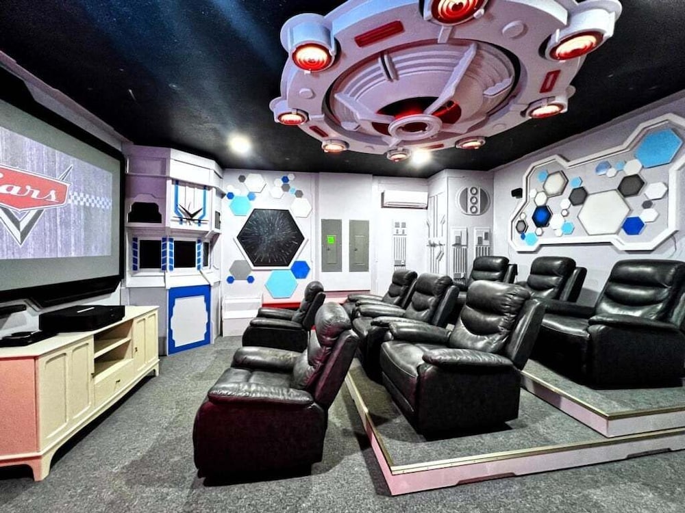 Scifi Theater Amazing Theme 7 Bed Pool Home 7 Bedroom Home