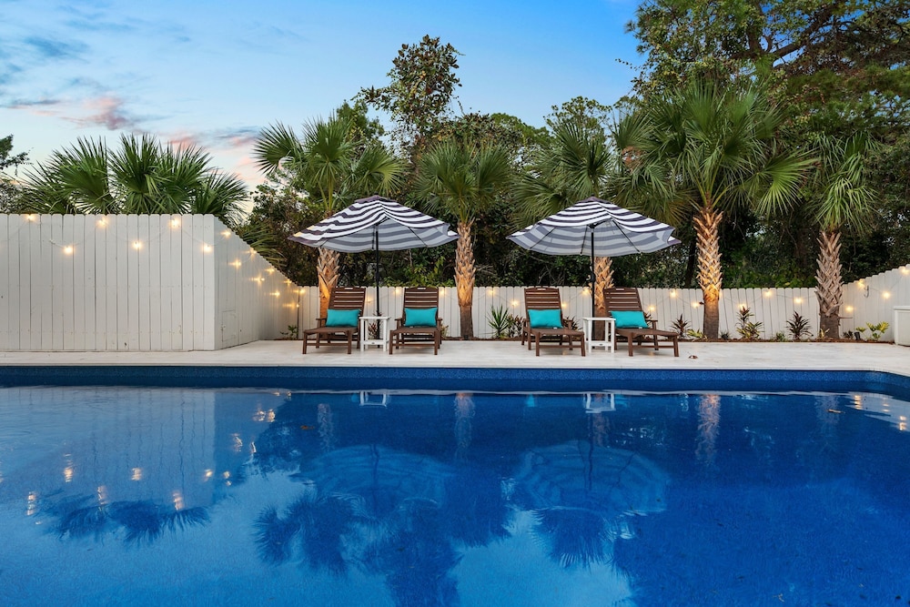 30A Florida Flashback by Avantstay Private Pool Golf Cart 3 Blocks to Beach