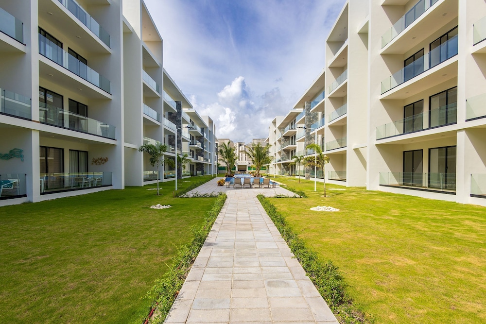 2BR Oasis in Eden Tropical - BBQ Pool Near Beach