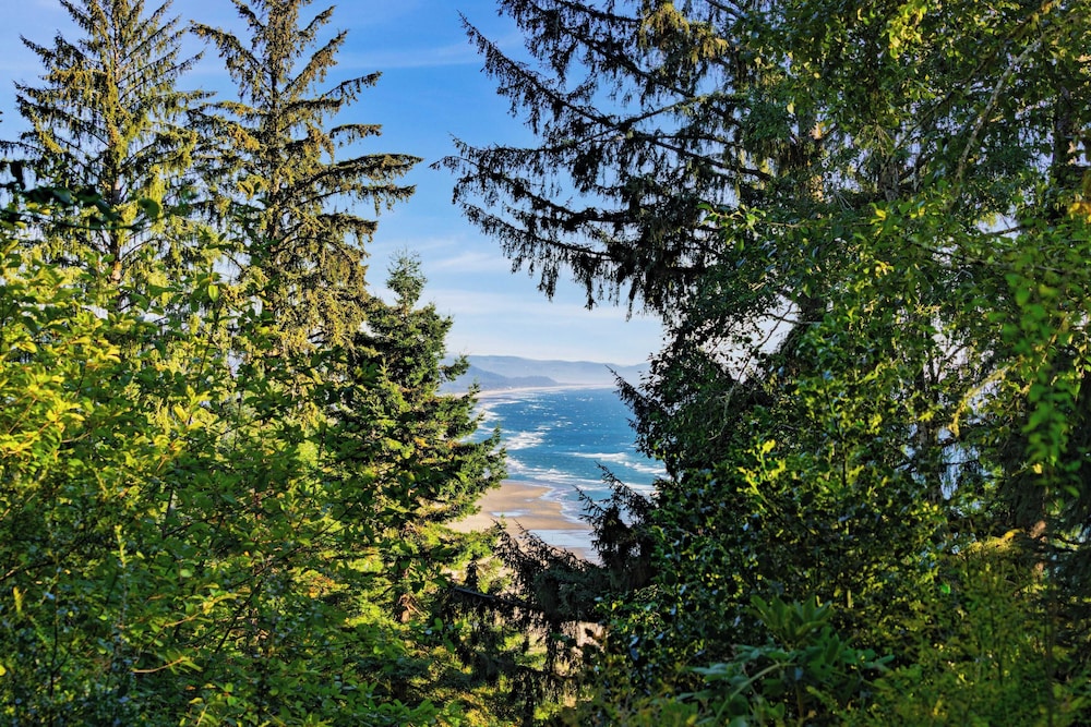 Coastal Escape w/ Balcony, Firebowl & Ocean Views Near Manzanita Sunset House by Avantstay