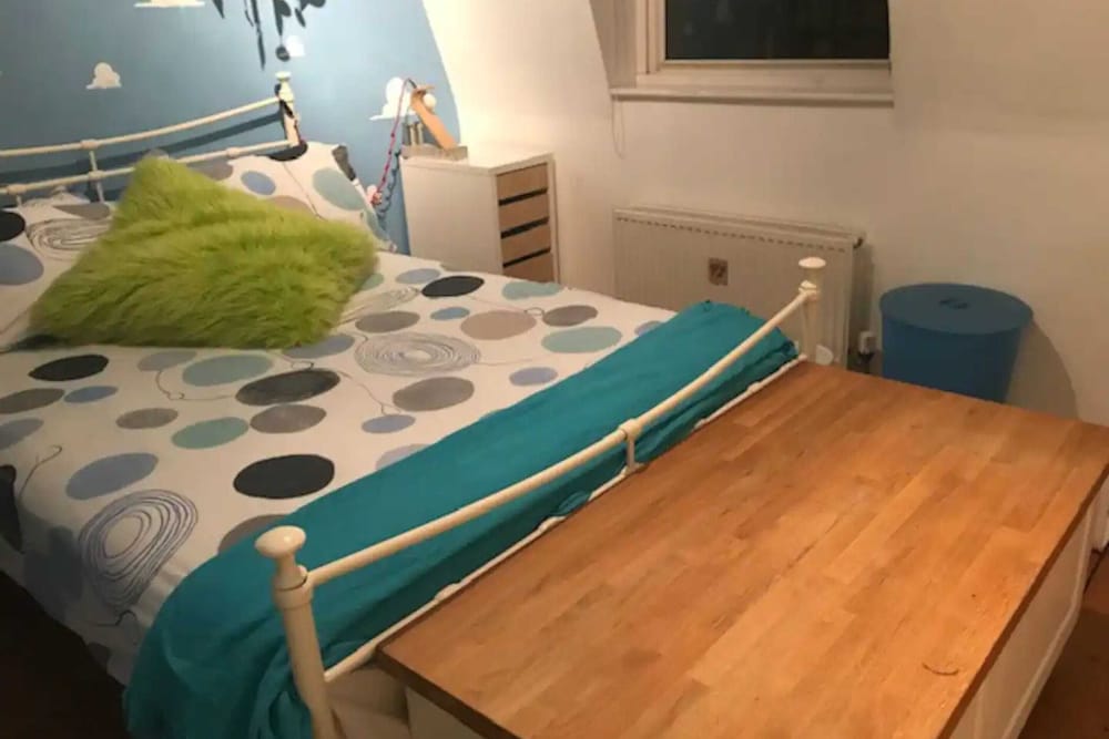 Cheerful 4 Bedroom Home in the Heart of London