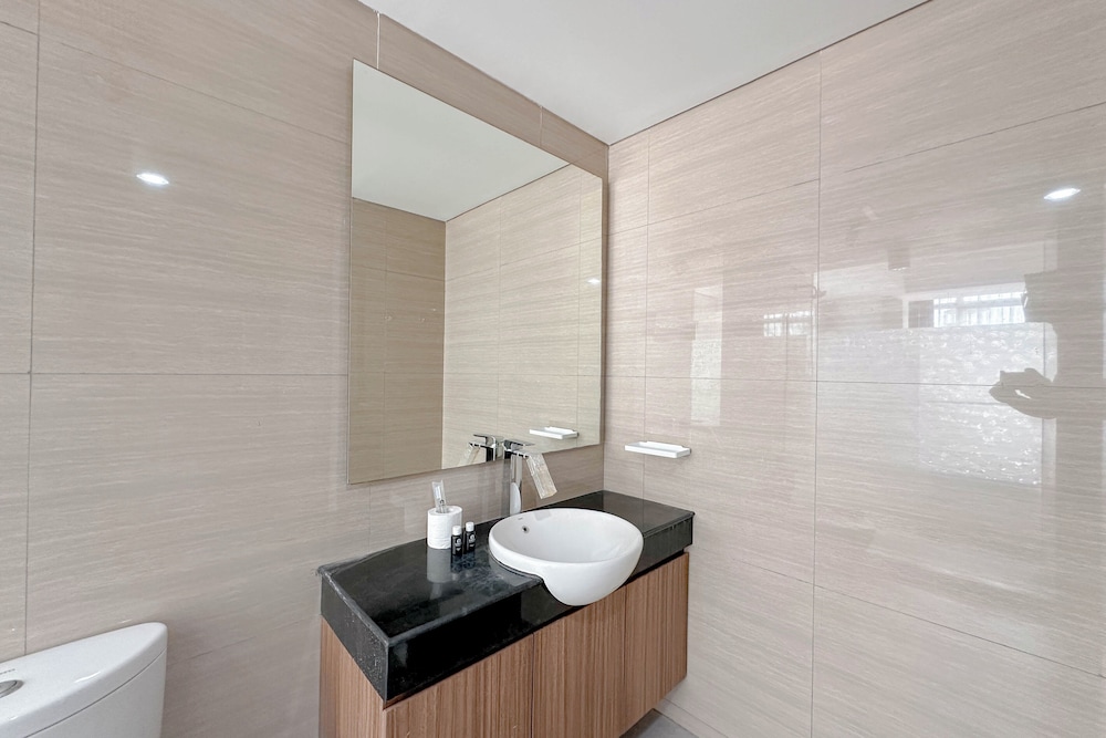 Modern Minimalist 2Br At Linden Apartment
