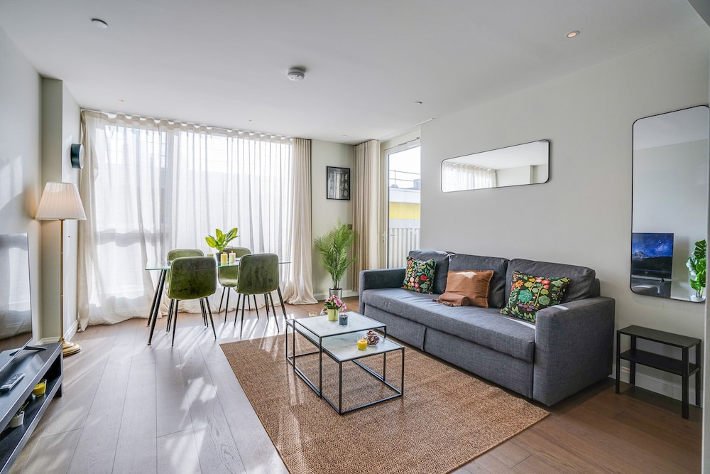 Central London Stay in Vauxhall With Balcony