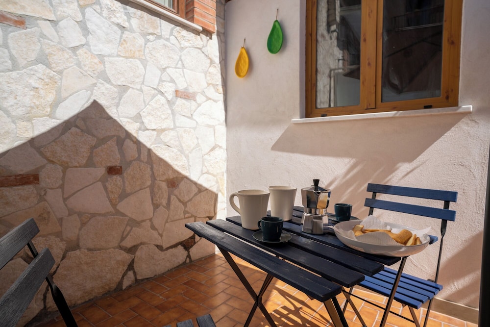 Two Bedrooms Apt In Sorrento Center With Terrace