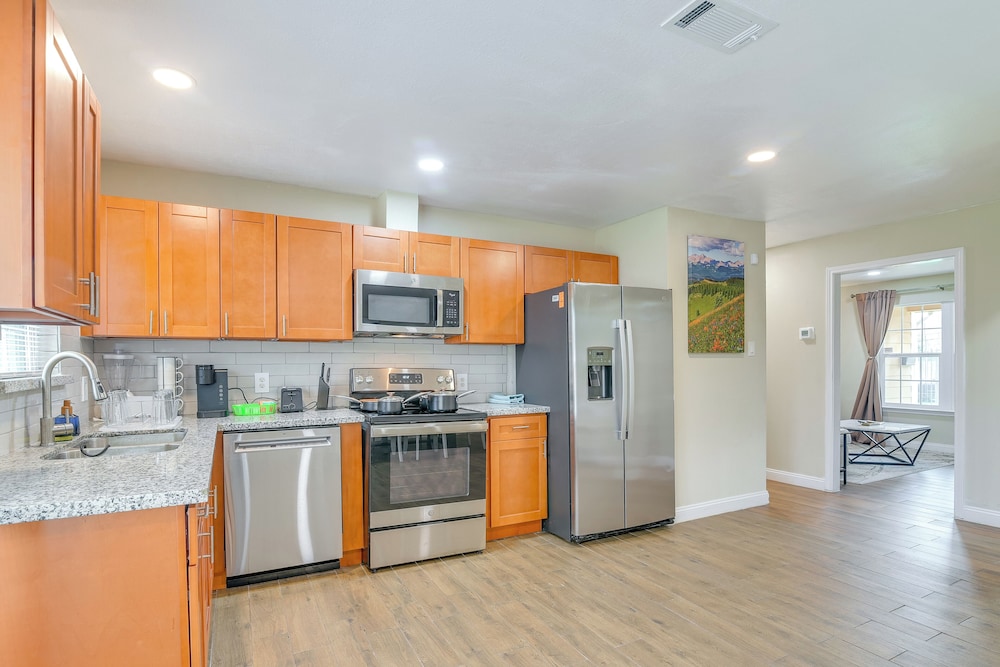 4 Mi to NRG Stadium: Quiet Home w/ Fenced Yard!