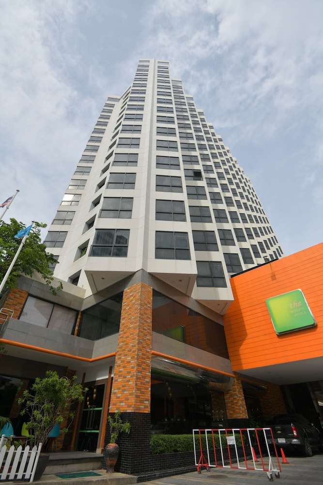 Hotel The Seasons Pattaya - Image 1