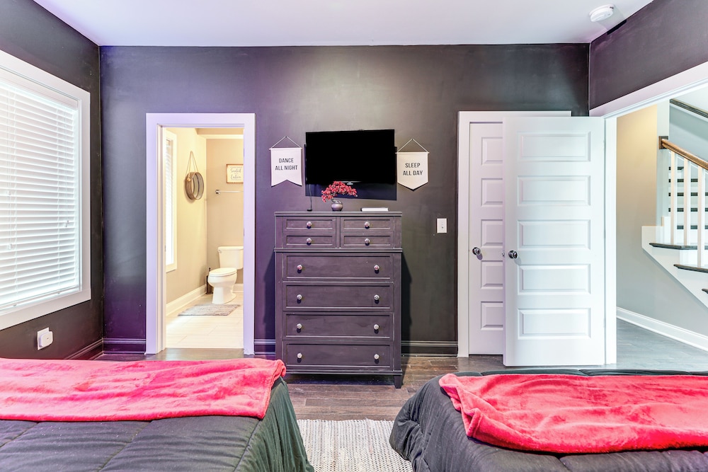 Pet-friendly Abode w/ Balcony in East Nashville!