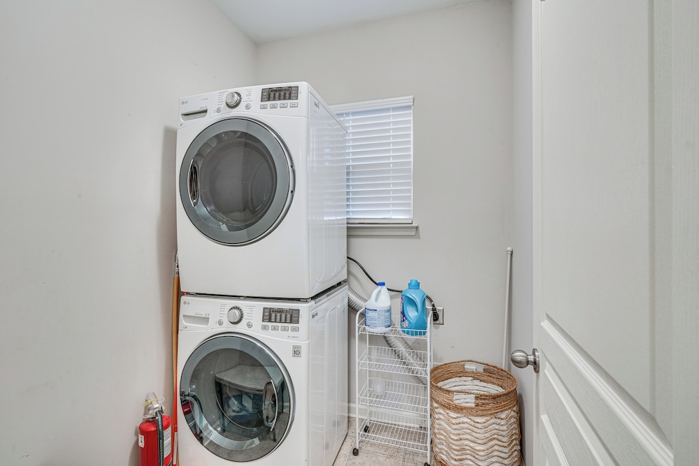 2 Mi to Downtown Durham: Family Home w/ Yard!