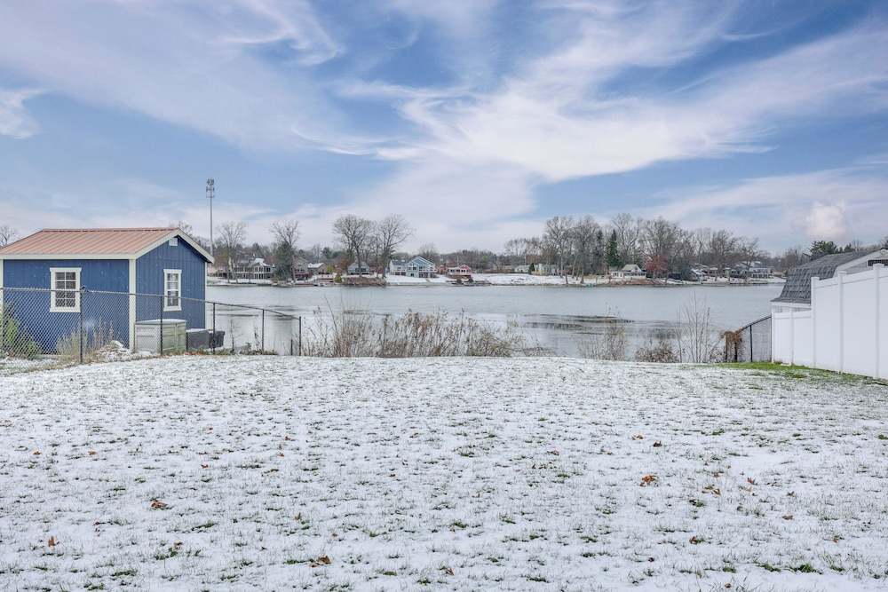 Patio & Lake Views: Family-friendly Canton Retreat