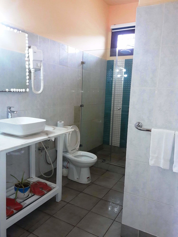 Best Western Jangwani Sea Breeze Hotel