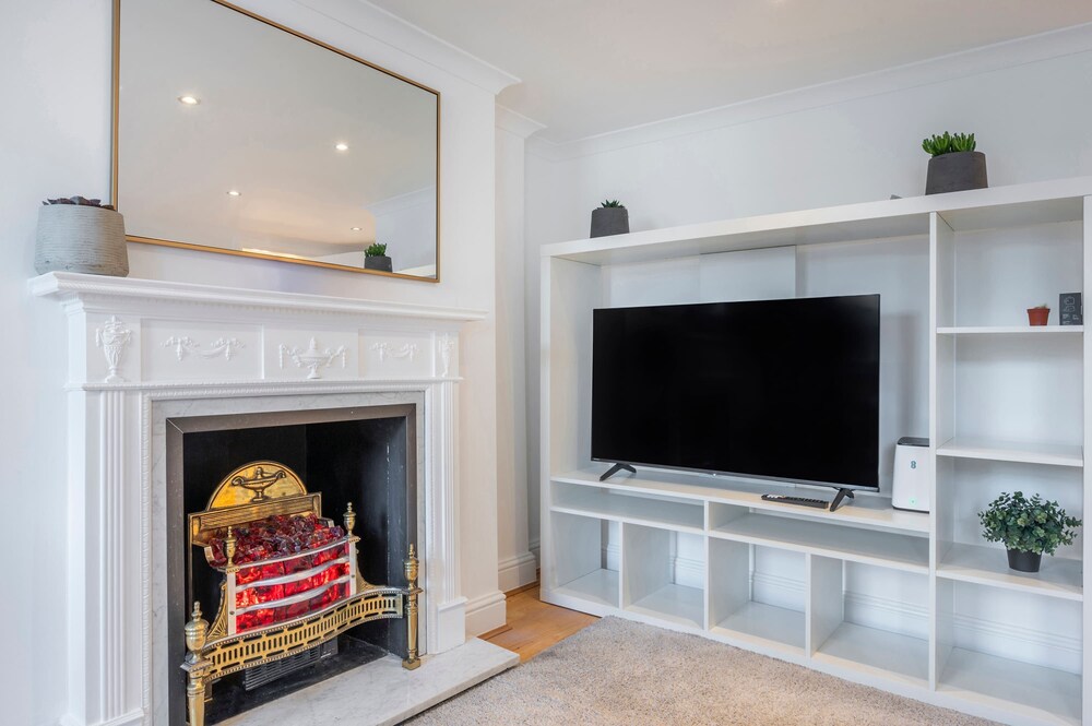 Above Beyond - Fitzrovia - by Frankie Says