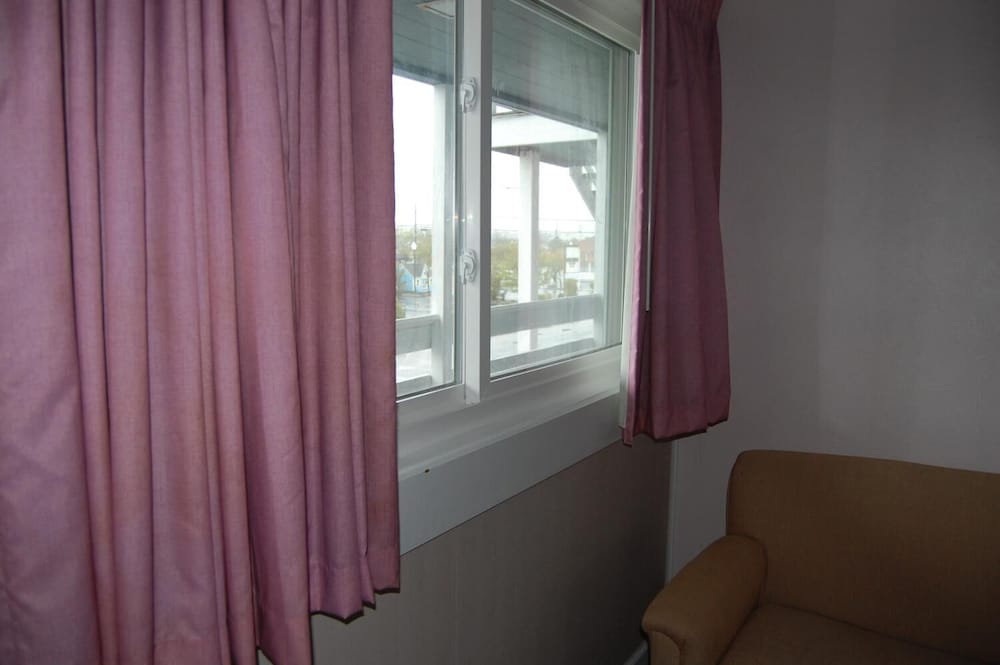 Sea Breeze Inn view 3