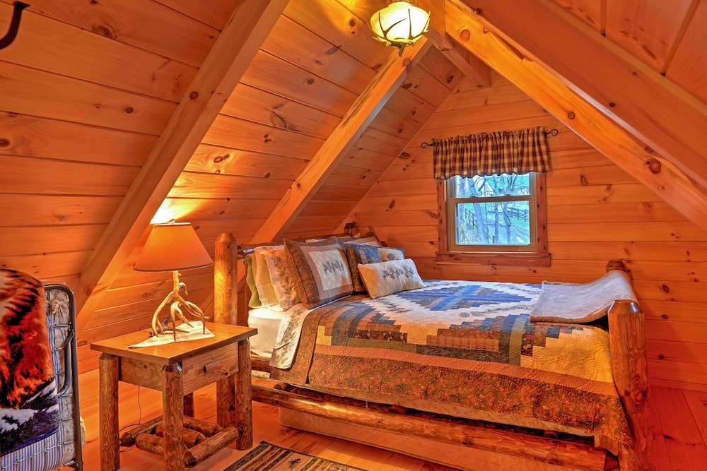 Rustic Dundee Log Cabin w/ Hot Tub & Forest Views! view 2