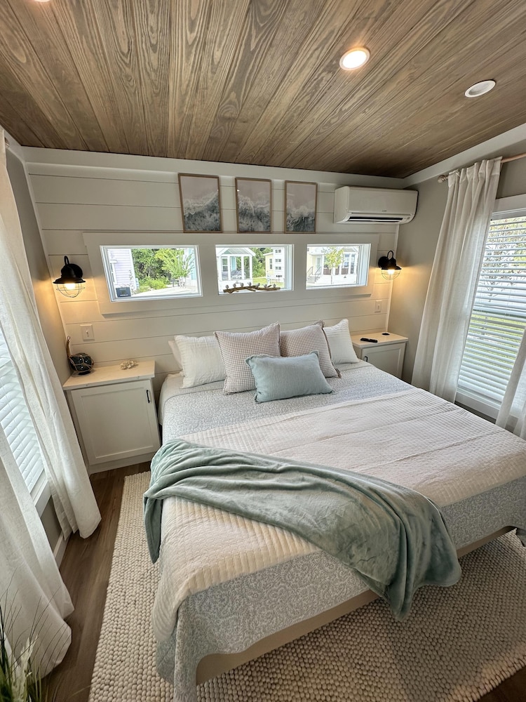 Island Oaks RV Resort