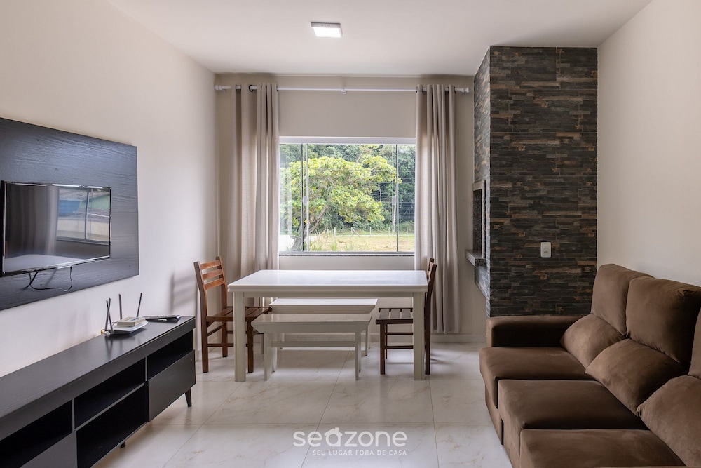 Rhes - Apt 2 min From the Beach in Bombinhas