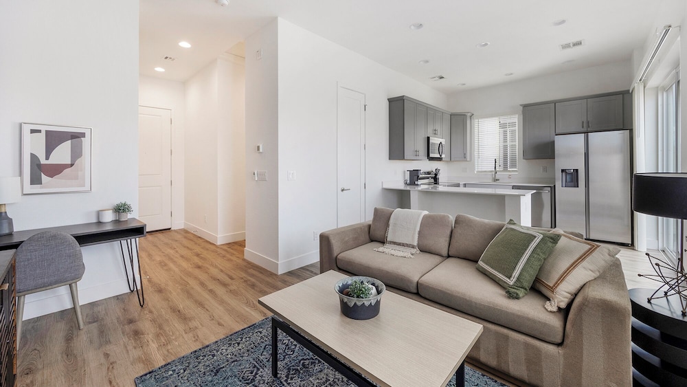Landing Apartments Phoenix - Maryvale Village