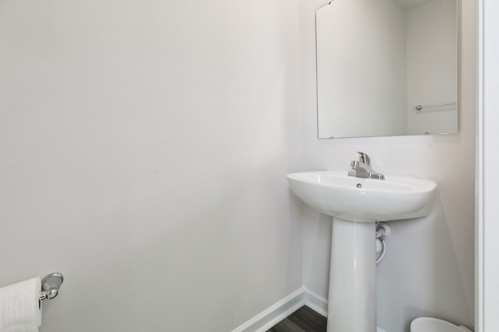 Modern Downtown Retreat Near Swamp Rabbit Trail 4 Bedroom Townhouse